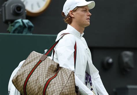 Jannik Sinner in Gucci a Wimbledon fa la storia della .